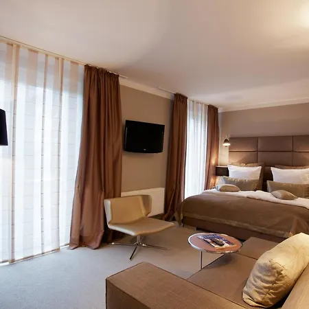 Gude Hotel
